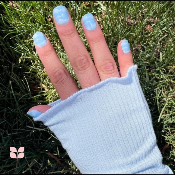 ☁️ Red Aspen Nail Dash: Hopes Daydreams Pop-on Manicure 💅 - Picture 5 of 17